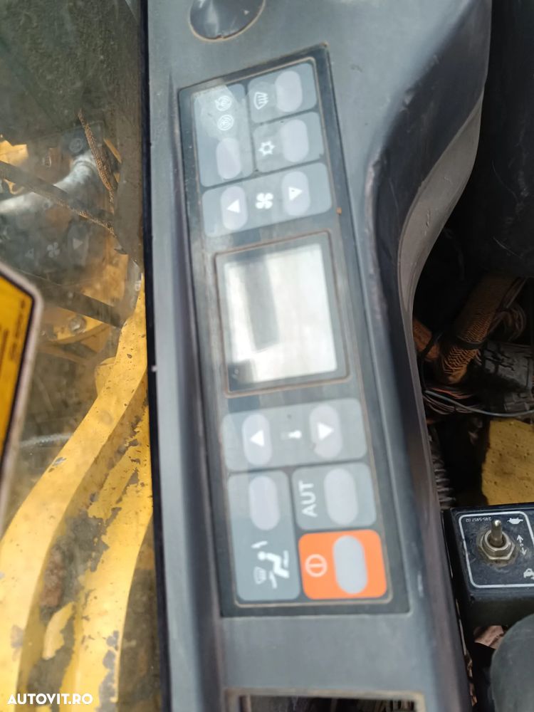 Caterpillar 323D L - 11