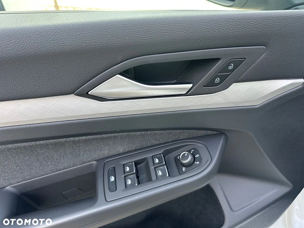 Volkswagen Golf VIII 2.0 TDI - 11