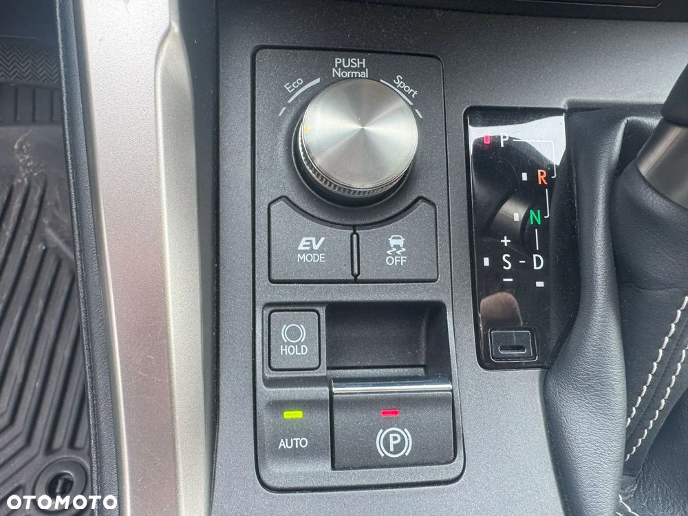 Lexus NX 350h Business AWD - 25