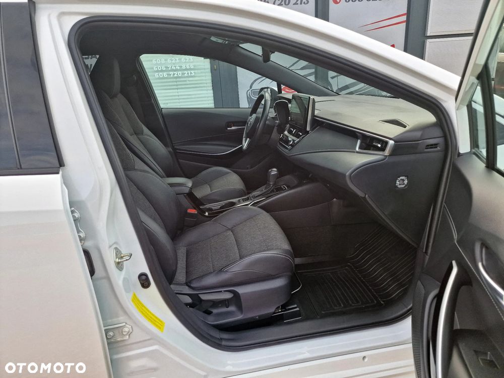 Toyota Corolla 1.8 Hybrid Executive - 29