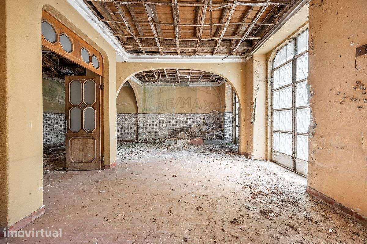 Prédio para renovar no centro da vila de Caldelas, Amares! - Grande imagem: 3/40