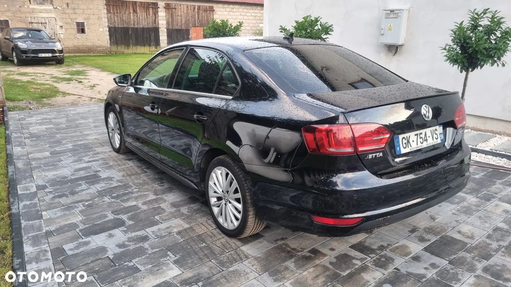 Volkswagen Jetta - 4