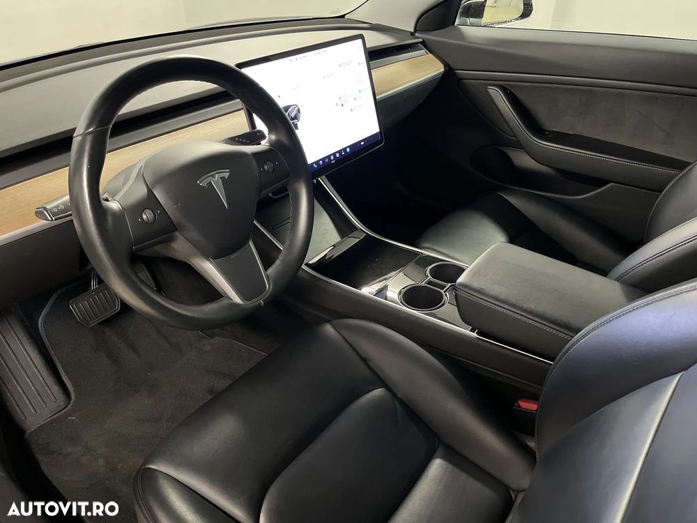 Tesla Model 3 - 10