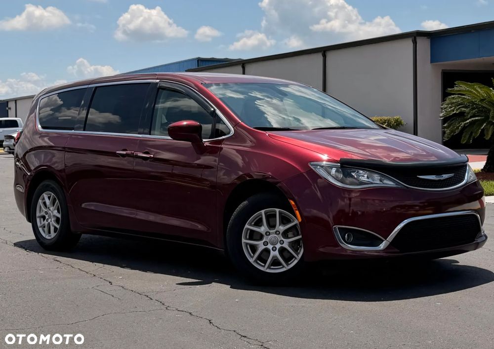 Chrysler Pacifica - 4