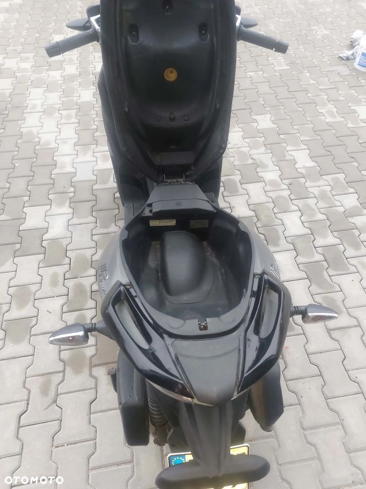 Piaggio MP-3 - 4