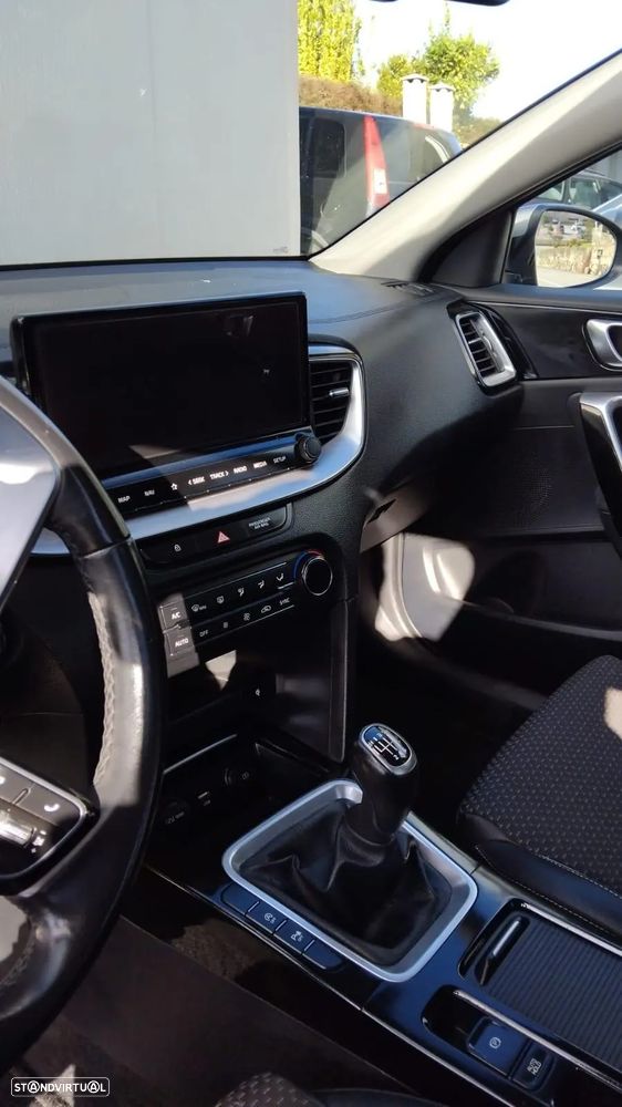 Kia XCeed - 10
