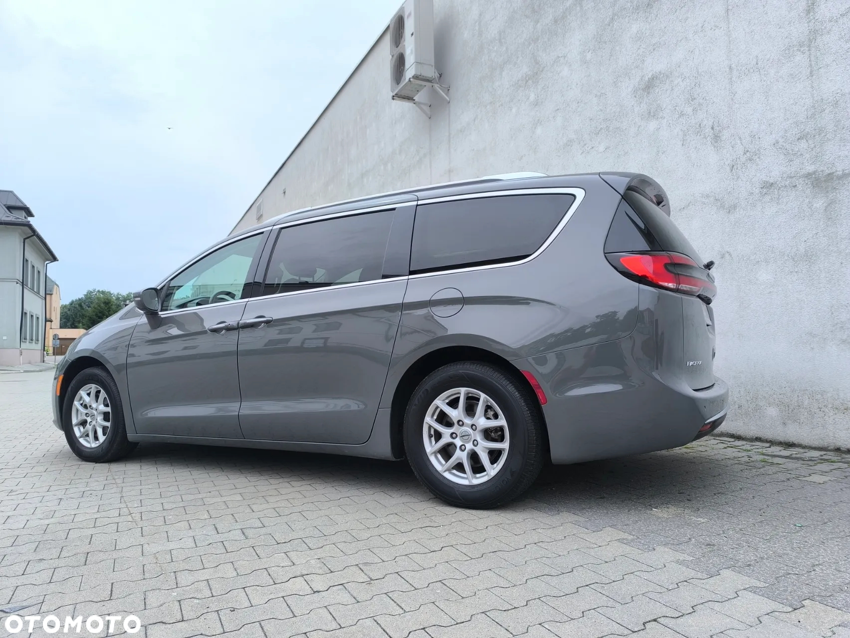 Chrysler Pacifica - 14