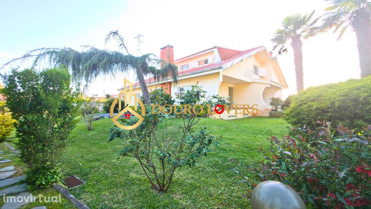 Moradia com 4.900 m2 junto à Praia de Miramar com piscina - Grande imagem: 5/42