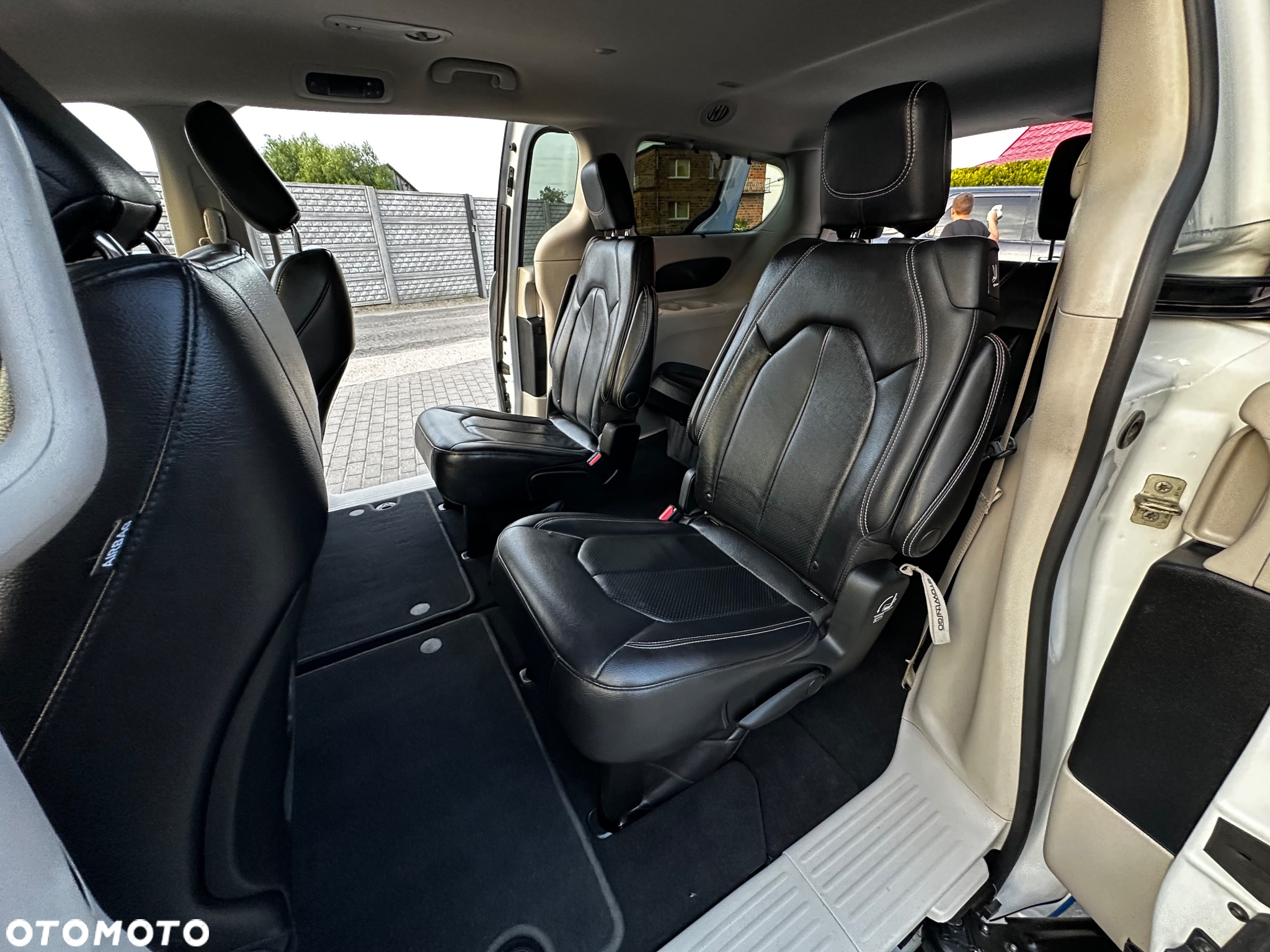 Chrysler Pacifica - 17