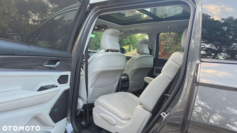 Jeep Grand Cherokee - 25