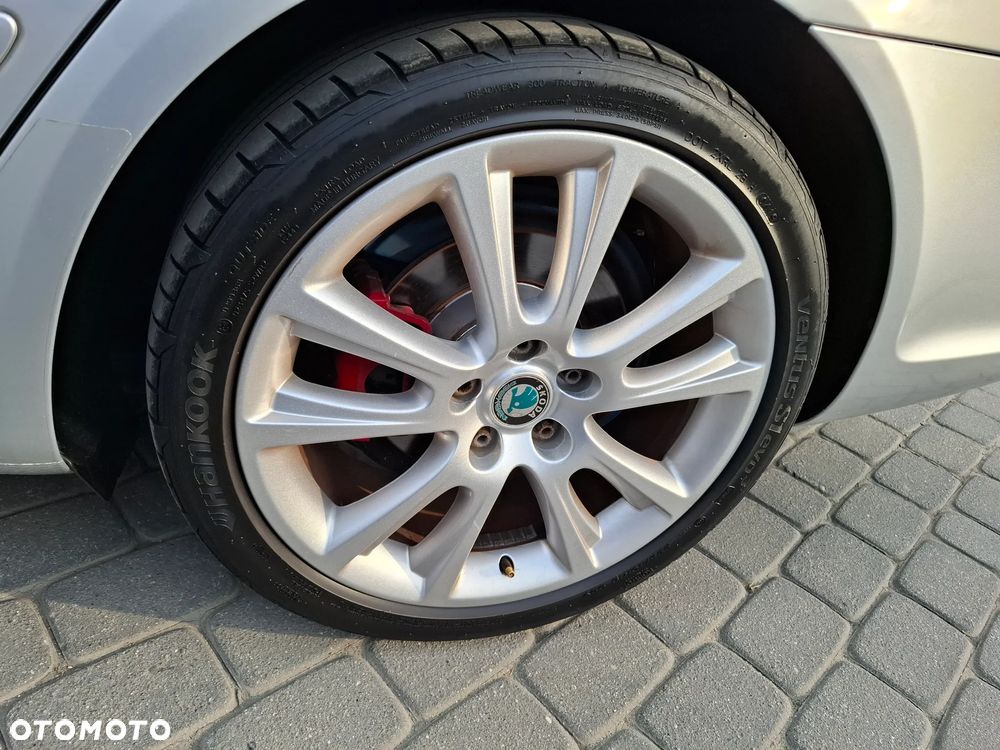 Skoda Octavia 2.0 TDI CR DPF RS - 25