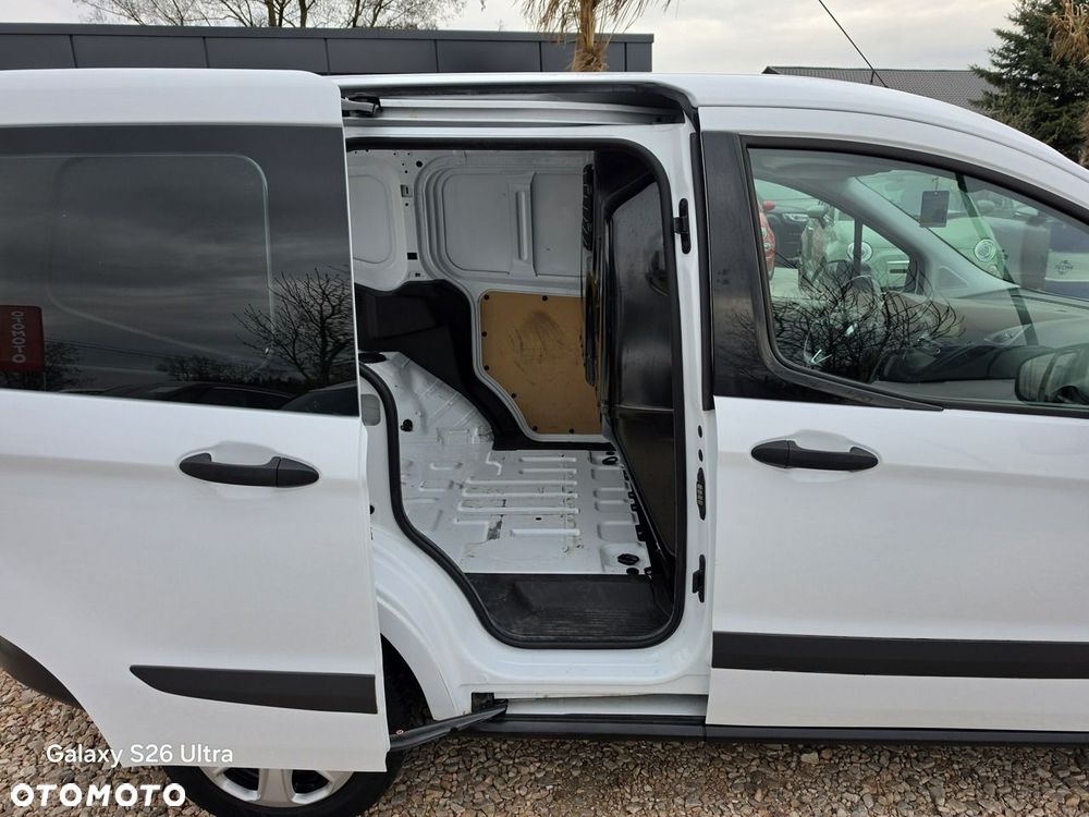 Ford Transit Courier - 29