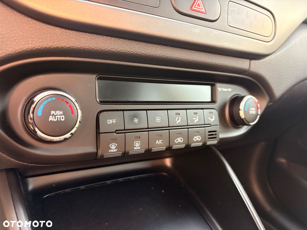 Kia Carens 1.7 CRDi XL 7os - 25