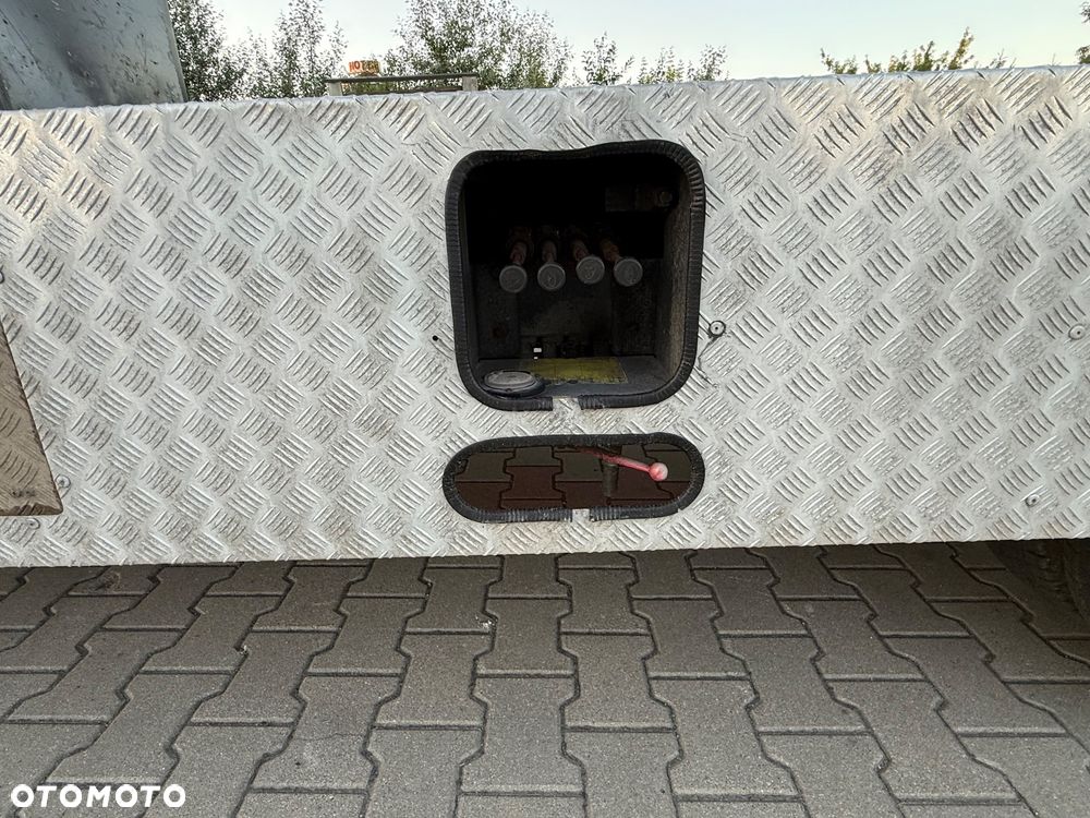 Nissan CABSTAR  2.5  DRABINA - PODAJNIK BOCKER DEKARSKO - MEBLOWY  WYSOKOŚĆ 26 M - 12