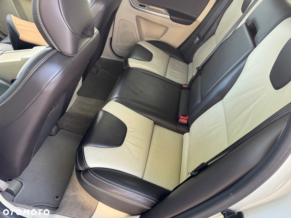 Volvo XC 60 D5 AWD Momentum - 20