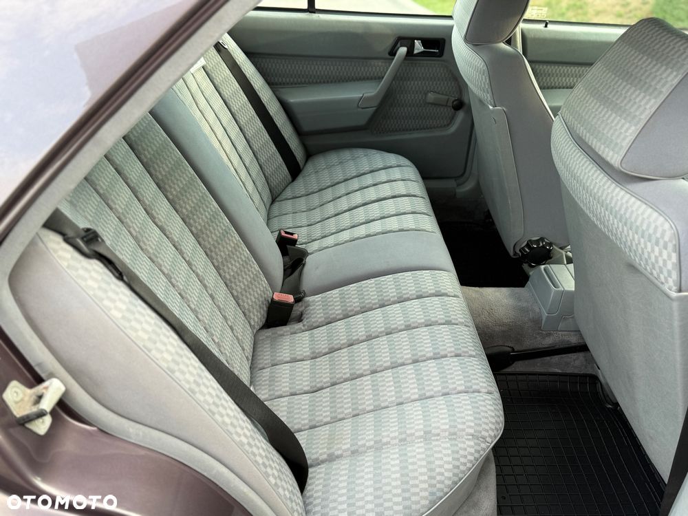 Mercedes-Benz W201 (190) - 23