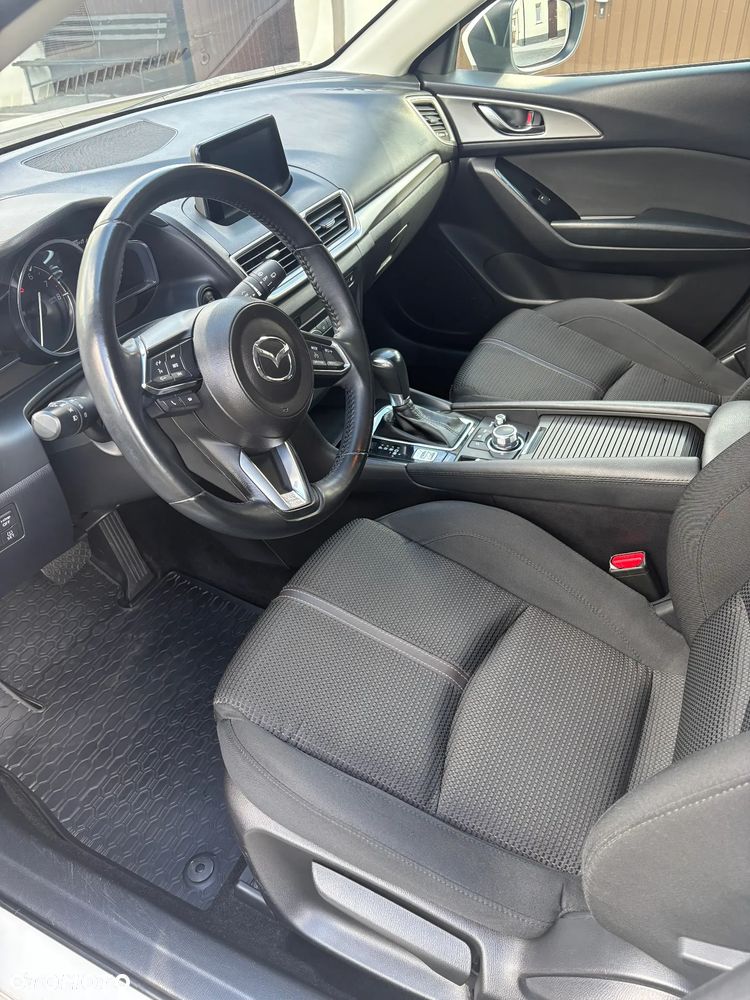 Mazda 3 2018 photo 2
