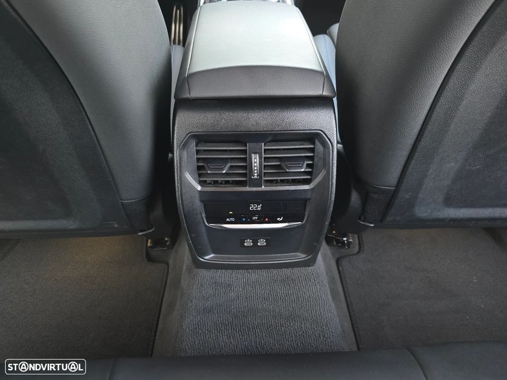 BMW 320 d Pack Desportivo M Auto - 37