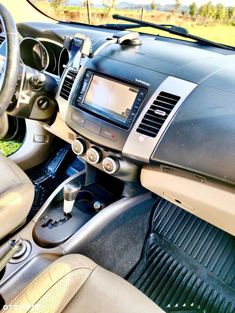 Mitsubishi Outlander 3.0 V6 XLS - 9
