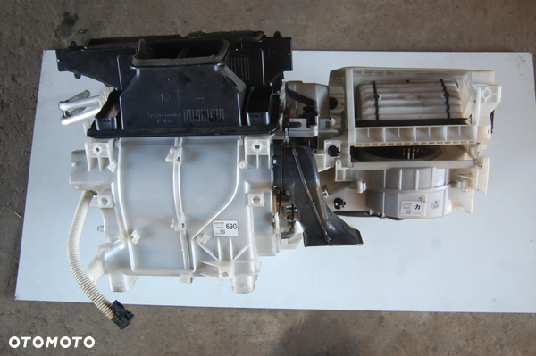TOYOTA LAND CRUISER 120 3,0 D. - Nagrzewnica obudowa, wentylator.