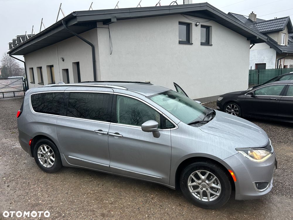 Chrysler Pacifica - 13