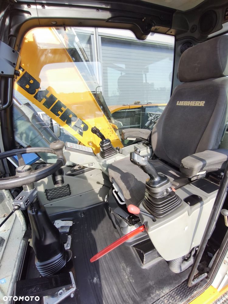 Liebherr A916 - 12