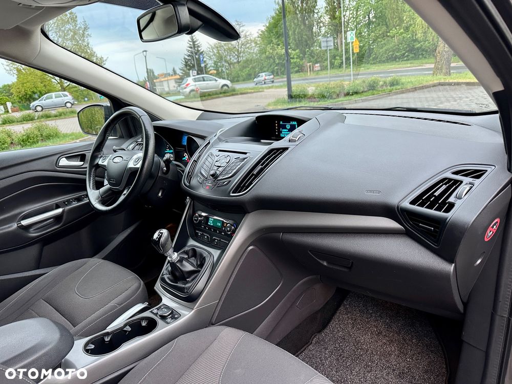 Ford Kuga 2.0 TDCi 2x4 Titanium - 24