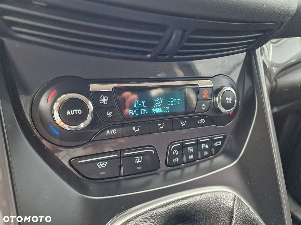 Ford Kuga 1.6 EcoBoost 2x4 Titanium - 31