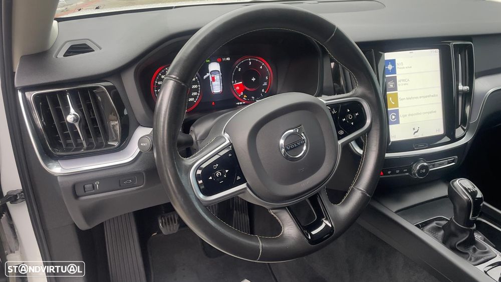 Volvo V60 D3 Momentum Pro - 22