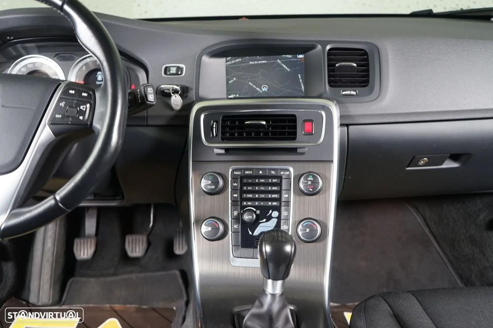 Volvo V60 1.6 D2 Momentum Eco - 36