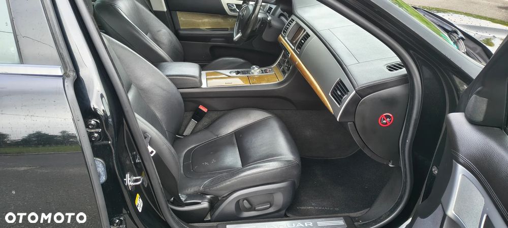 Jaguar XF 2.2 D Luxury - 21