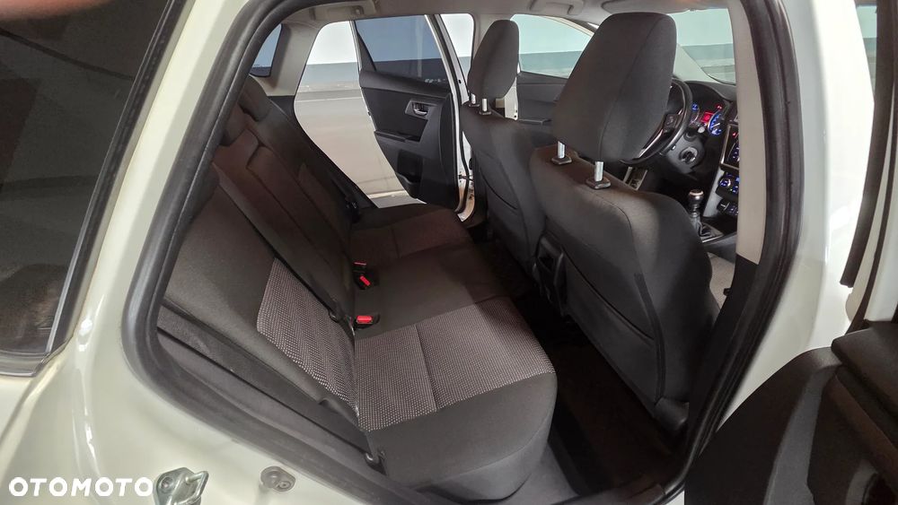 Toyota Auris 1.6 Premium + - 26