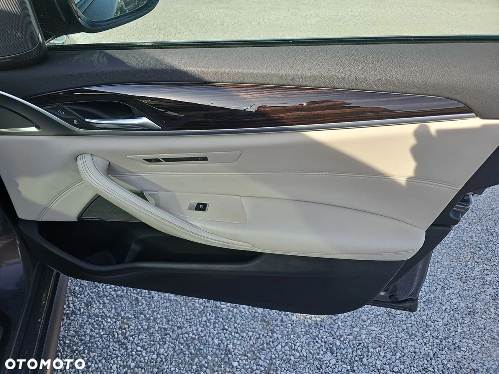 BMW Seria 5 530e M Sport Edition - 21