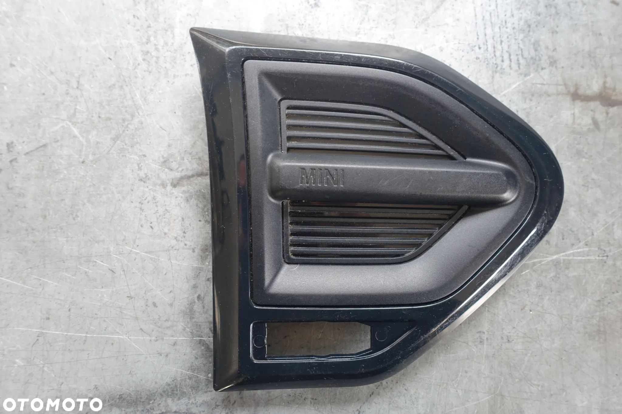 KRATKA  BŁOTNIKA PRAWA MINI COOPER F60 - 1