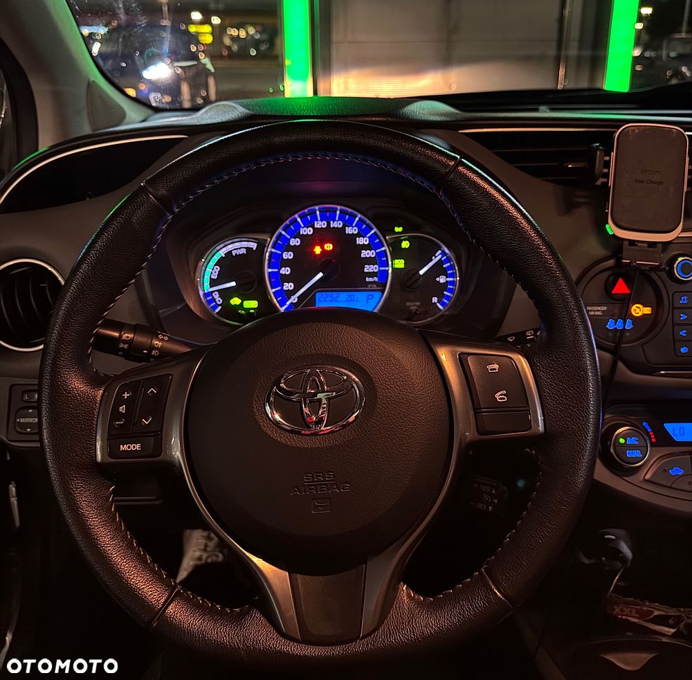 Toyota Yaris Hybrid 100 Dynamic EU6 - 11