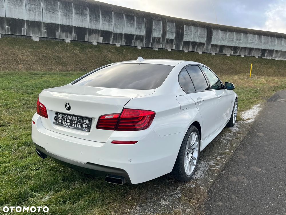 BMW Seria 5 550i xDrive - 2