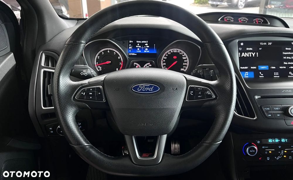 Ford Focus ST - 12