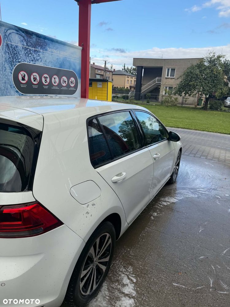 Volkswagen Golf - 6