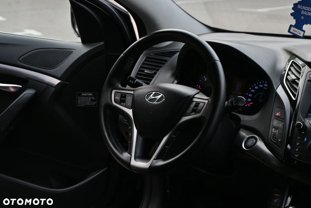 Hyundai i40 i40cw 1.7 CRDi Automatik Fifa World Cup Edition Gold - 23