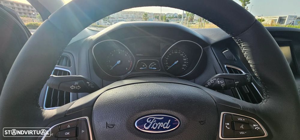Ford Focus SW 1.5 TDCi Titanium — fotografia 17