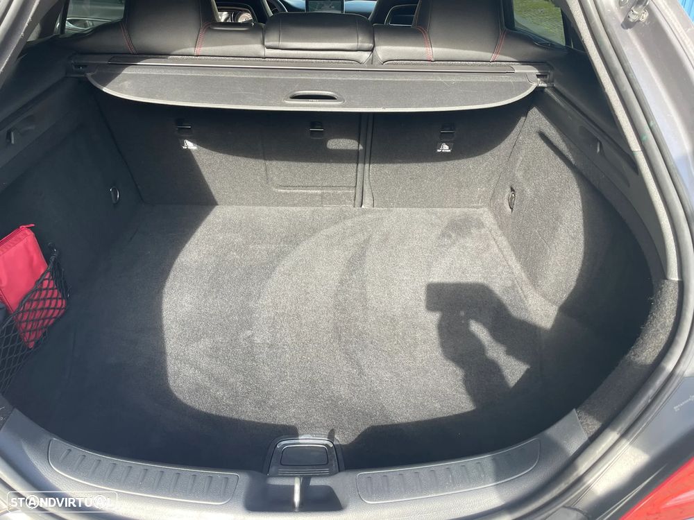 Mercedes-Benz CLA 180 d Shooting Brake AMG Line - 10