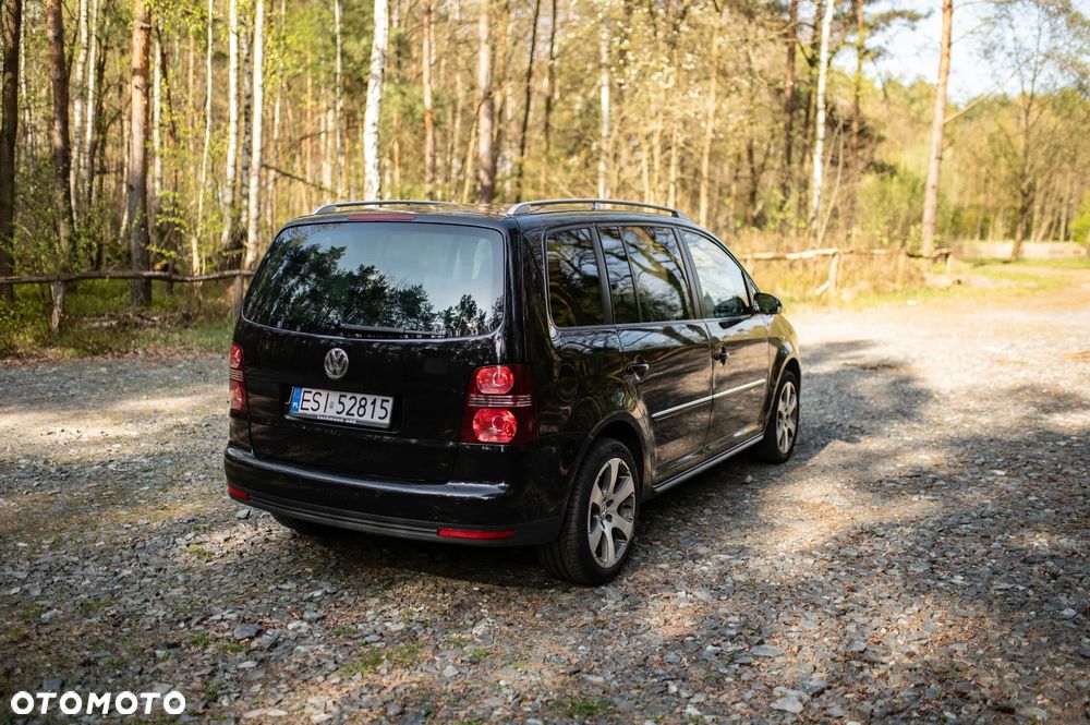 Volkswagen Touran 2.0 TDI DPF Highline - 4