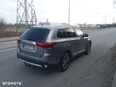 Mitsubishi Outlander 2.2 DID Instyle Navi 4WD - 5