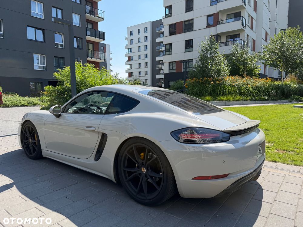 Porsche 718 Cayman - 11