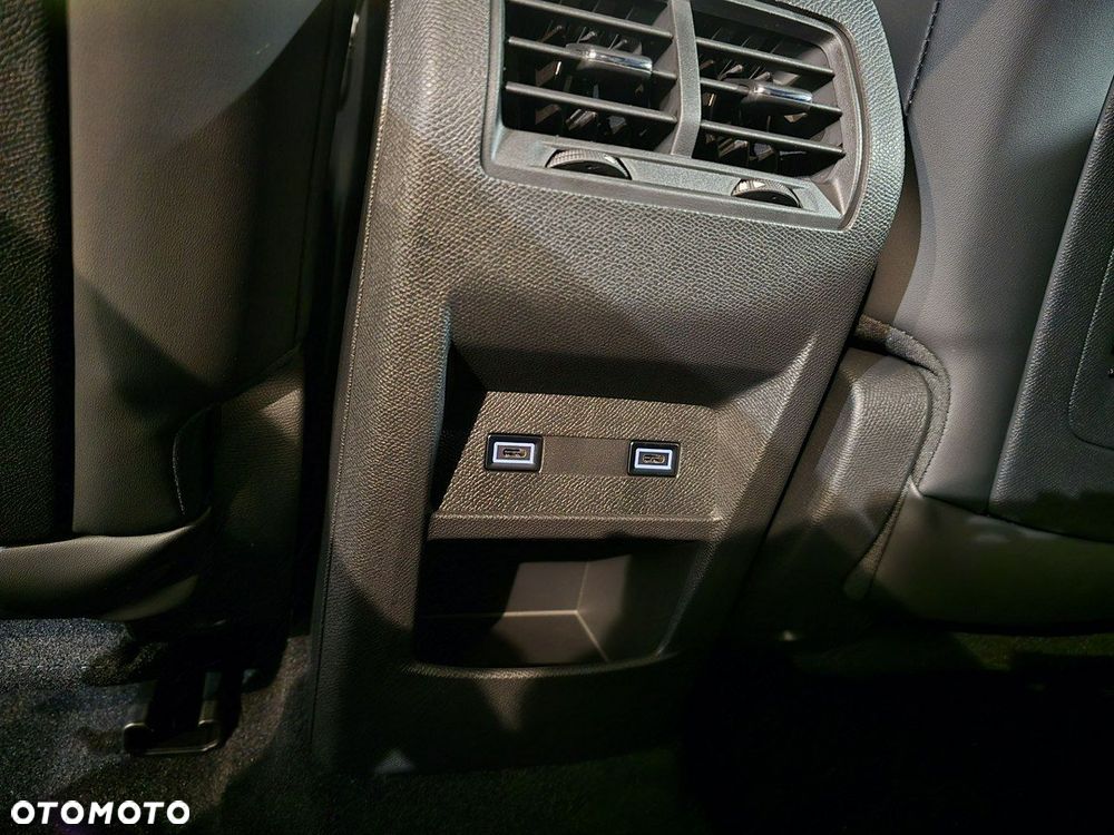 Peugeot 408 - 33