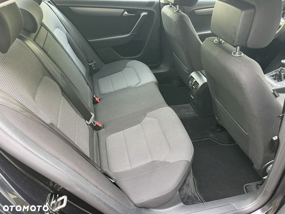 Volkswagen Passat - 25