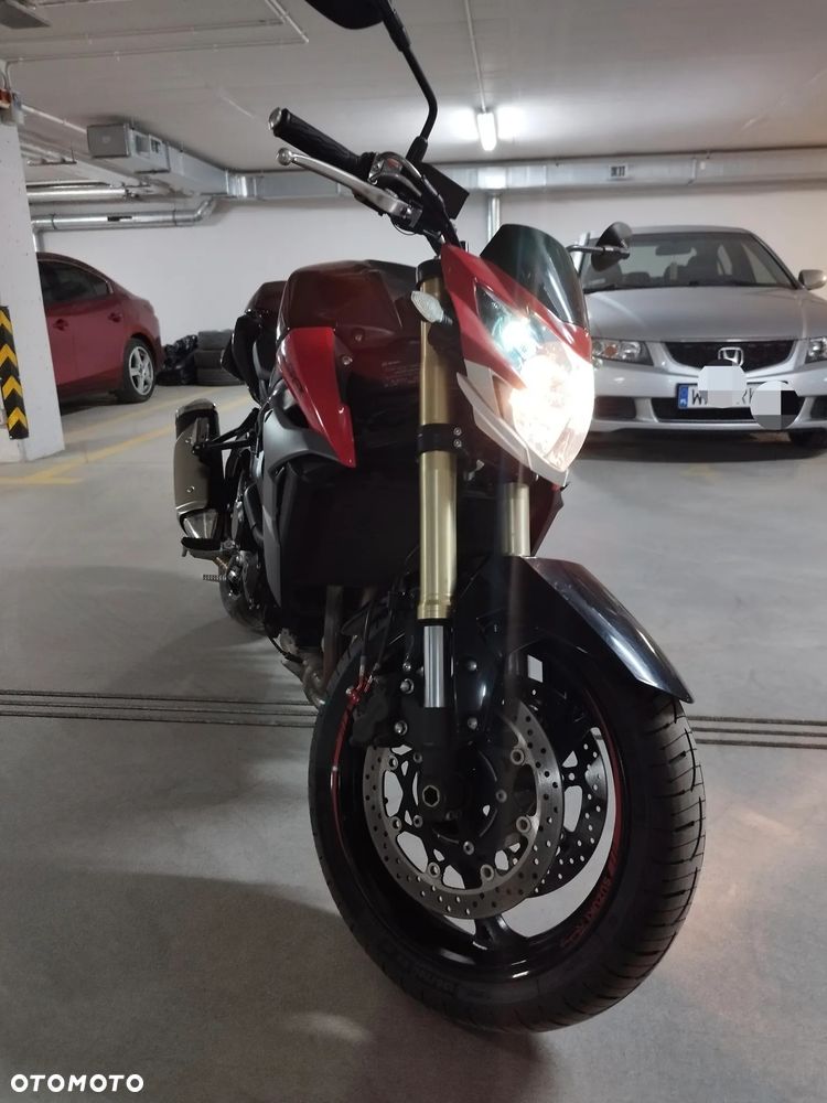 Suzuki GSR - 21
