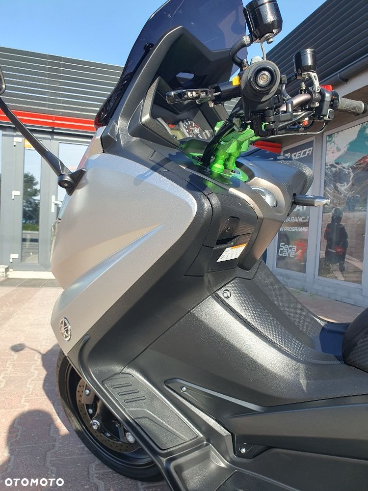 Yamaha Tmax - 16