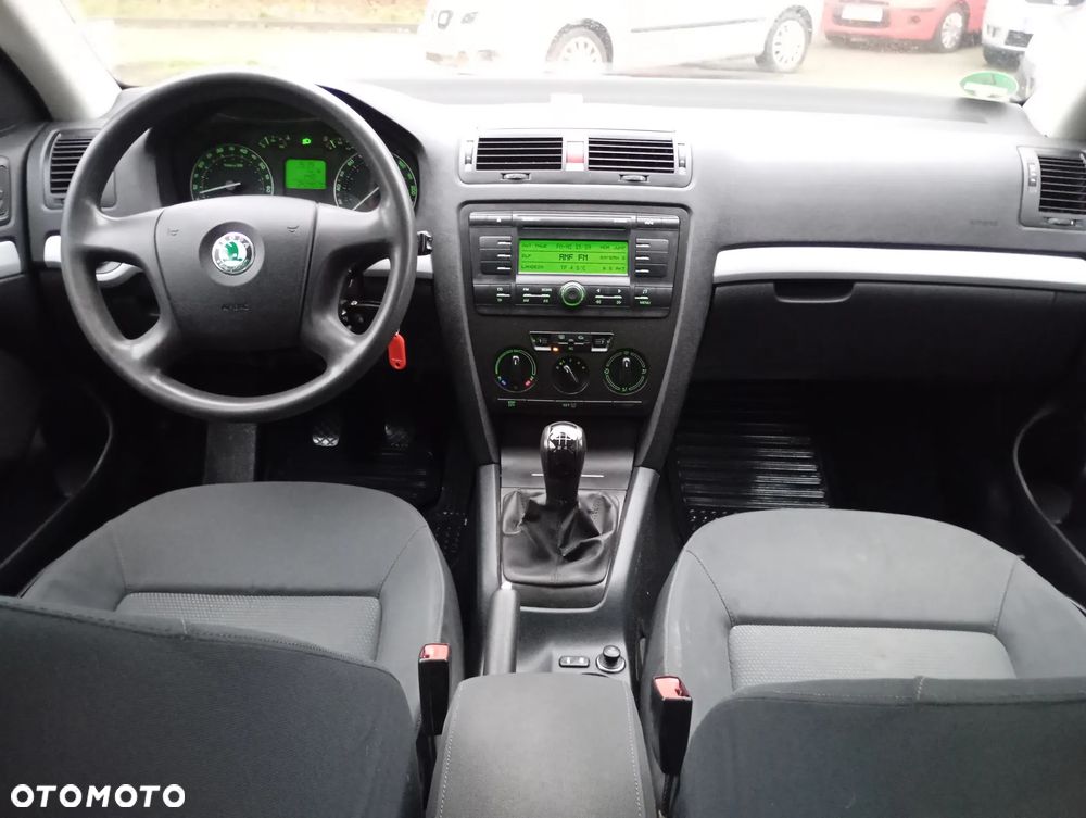 Skoda Octavia 1.6 Combi Ambiente - 36