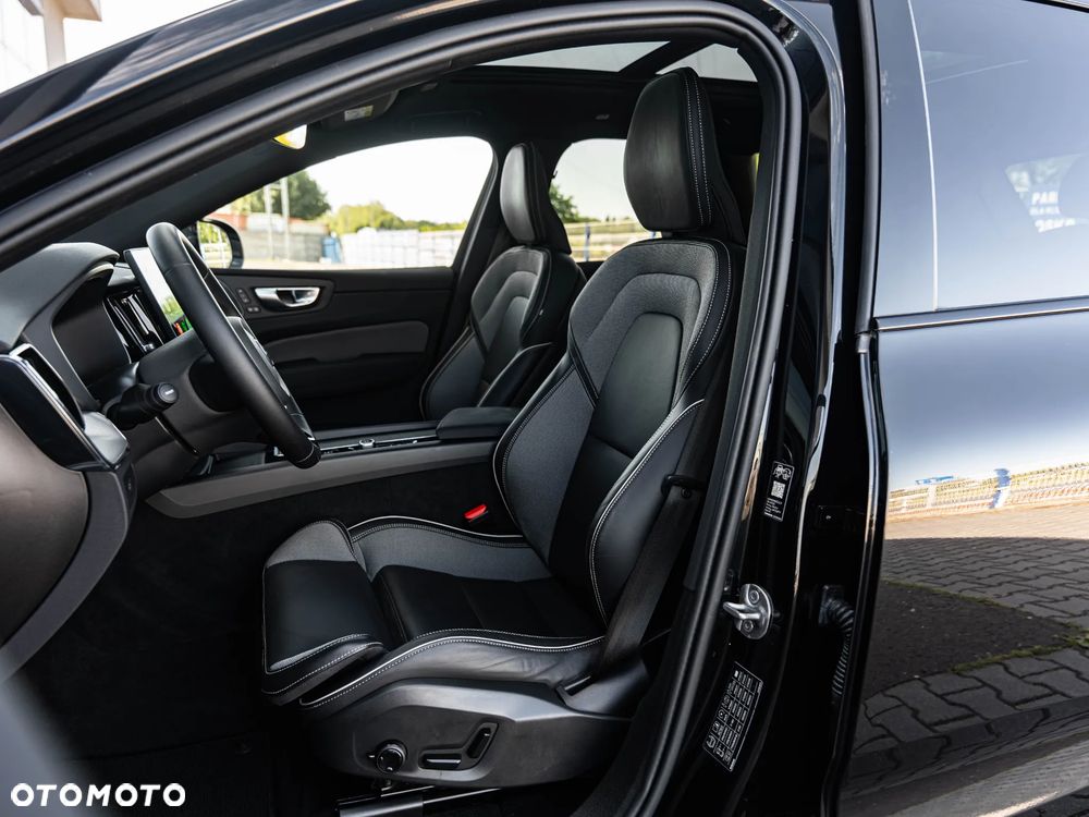 Volvo XC 60 B5 B AWD Plus Dark - 23